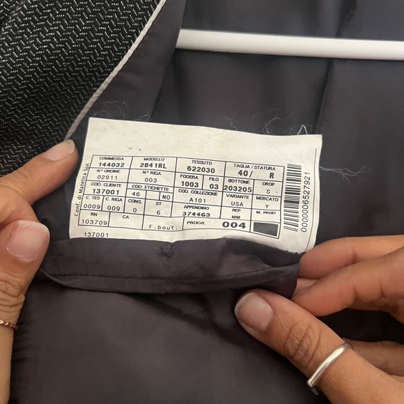 Armani Collezioni Herringbone Grey/Black Two Button Men’s Jacket - Picture 10 of 11